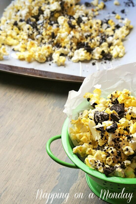 Drizzled Cookies and Cream Popcorn Recipe